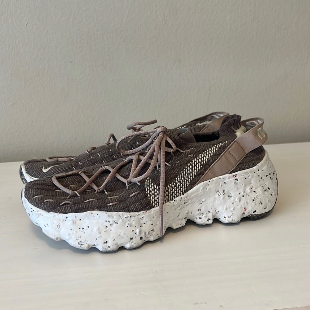 nike space hippies 04 in sand